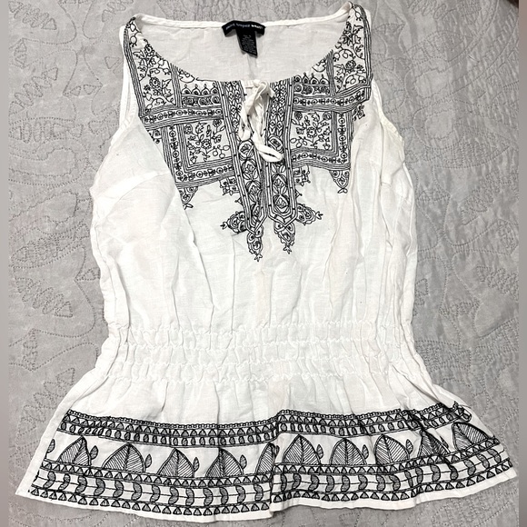 White embroidered sleeveless top - Picture 1 of 5